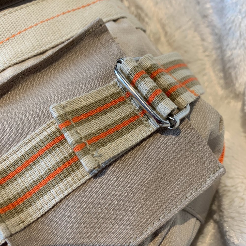 Cute Mini Cargo Reebok Purse - Picture 4 of 6